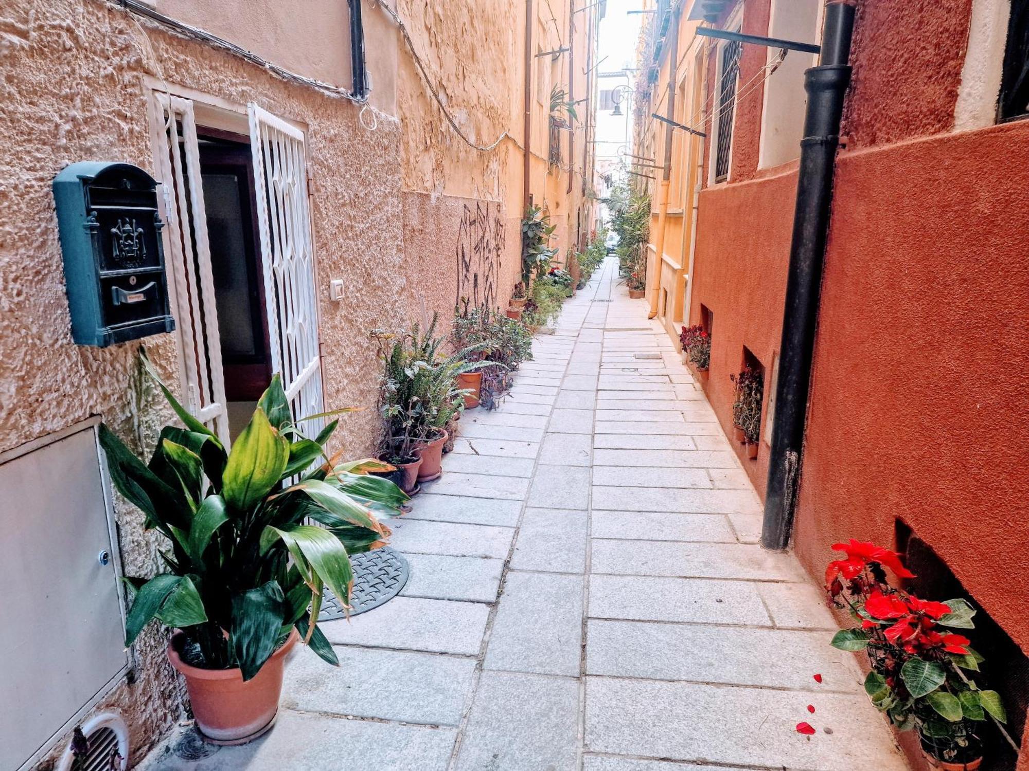 קליארי Casa Vacanza Castello מראה חיצוני תמונה