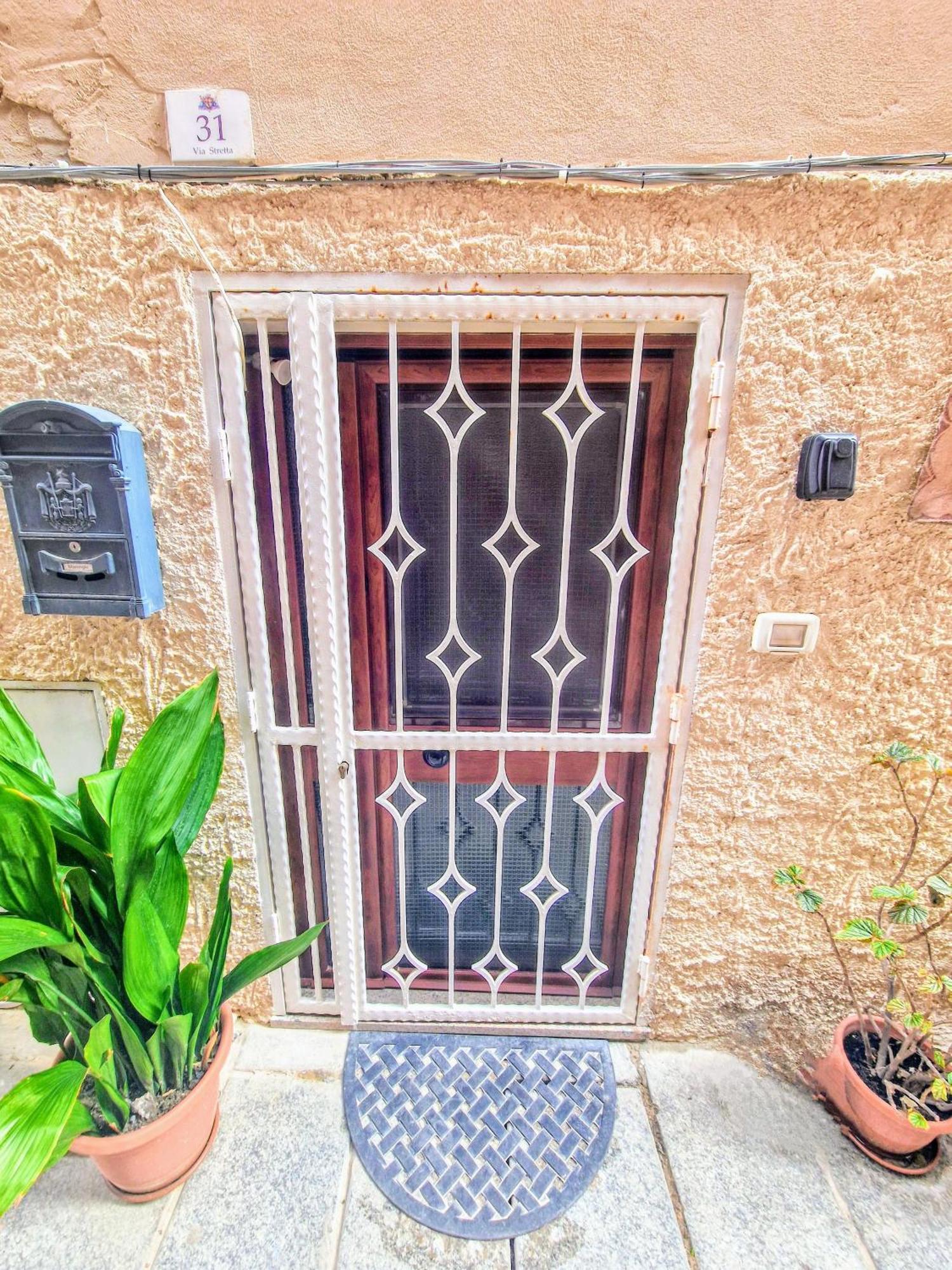 קליארי Casa Vacanza Castello מראה חיצוני תמונה